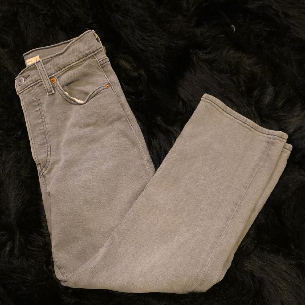 Levi's Women's Straight Leg Jeans in Charcoal